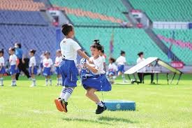 约基奇三双引领，掘金主场127-117击退残阵雄鹿