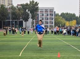 还有科尔经常是3后卫4后卫搭档一起比赛